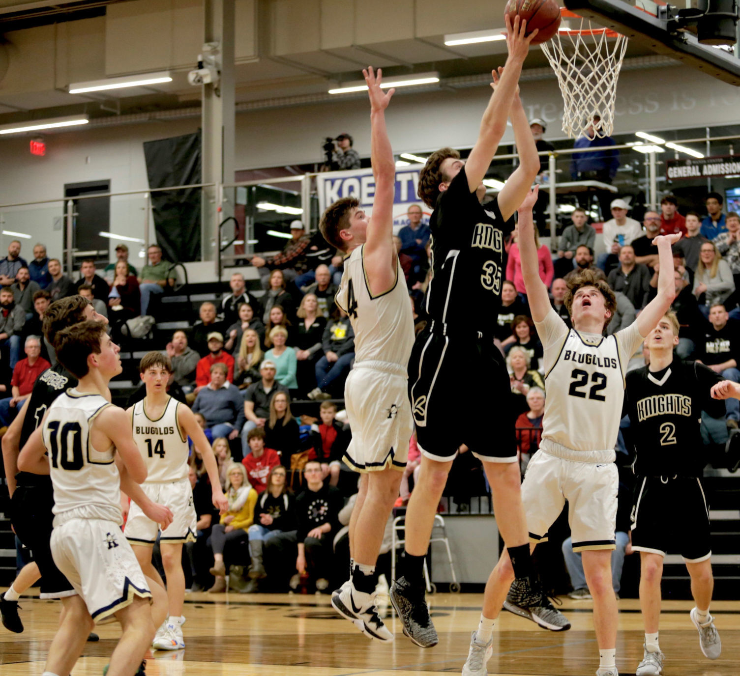 Onalaska Luther vs. La Crosse Aquinas
